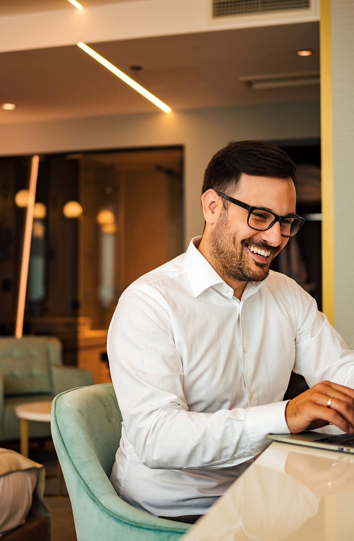 Person in a hotel room with Marriott Bonvoy logo