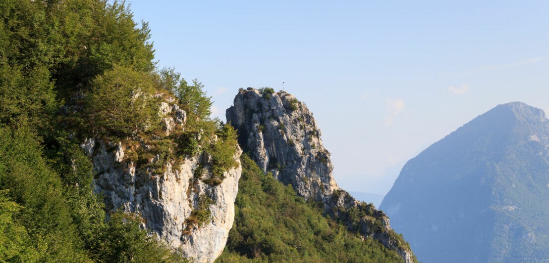 Panorama am Gipfel des Cima SAT nahe des Gardasees.