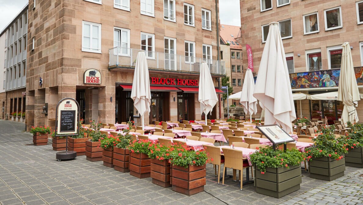 Block House Restaurant mit Außenterrasse in Nürnberger Altstadt.