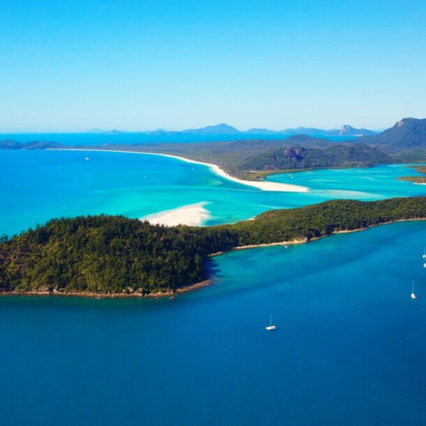 Luftaufnahme der Whitsundays Inselgruppe in Queensland, Australien.