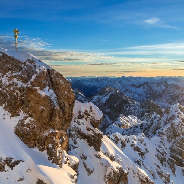 Der anspruchsvolle Aufstieg über den Höllental-Klettersteig auf die Zugspitze belohnt mit einer Top-Aussicht. 