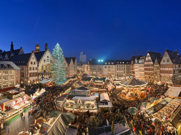 Blick von oben auf dem Frankfurter Weihnachtsmarkt.