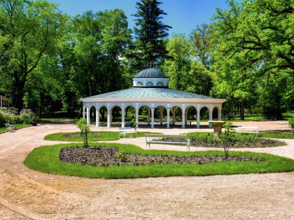 Pavillon in einem Park in Franzensbad