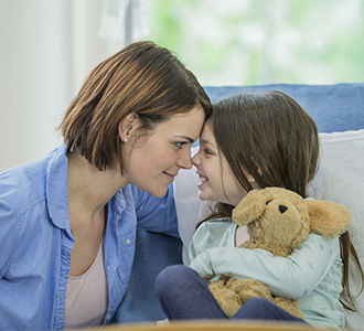 Femme et sa fille dans un hopital