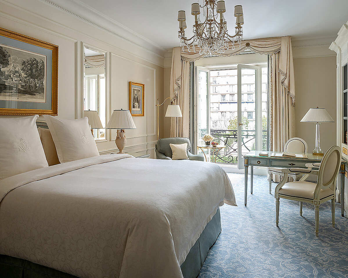 Four Seasons Hotel George V Paris Premier Room - The Luxe Voyager